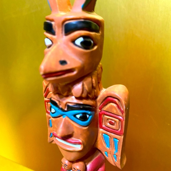 NATIVE AMERICAN VINTAGE TOTEM POLE ALASKA SOUVENIR RESIN 5” - Picture 2 of 13